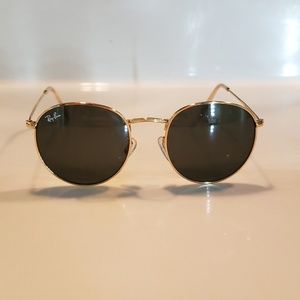 Never worn Ray Ban round aviator